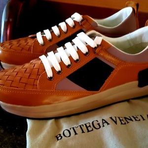 Bottega sneaks